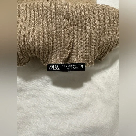 ZARA Soft Turtleneck Sleeves Sweater - Picture 2 of 5